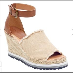NEW TOMMY HILFIGER WEDGES